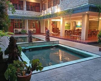 Catur Adi Putra - Denpasar - Pool