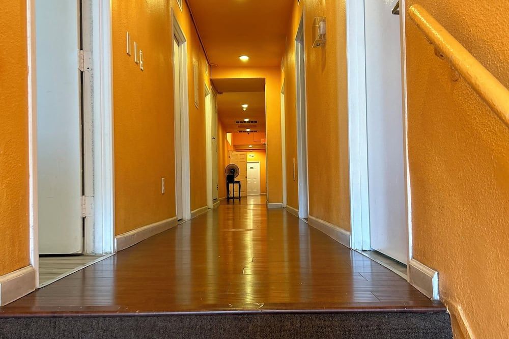 Plaza Hotel Gardena - Gardena - Hallway