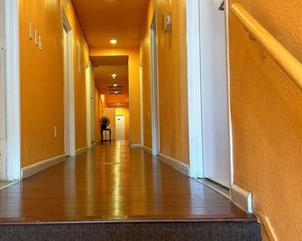 Plaza Hotel Gardena - Gardena - Hallway
