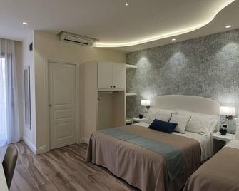 Bed and Breakfast Ines - Giardini Naxos - Phòng ngủ