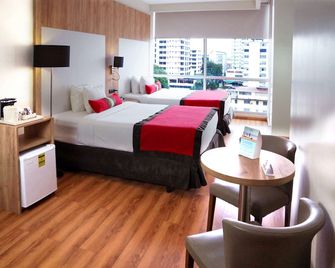 Ramada by Wyndham Panama Centro Via Argentina - Panama City - Bedroom