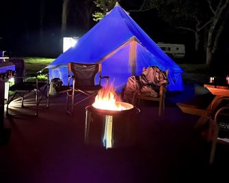 Charming Tent with Fire Fit and Barbecue in Saint Croix Falls, Wisconsin - Saint Croix Falls - Patio