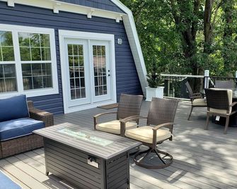 Ultra Private Lake Home on Sandy Beach! - Walker - Terasa
