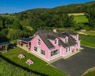 Lily`s Pink House Mayobridge - Banbridge - Building