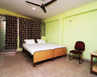 OYO Hotel Kgn - Bilāspur - Bedroom