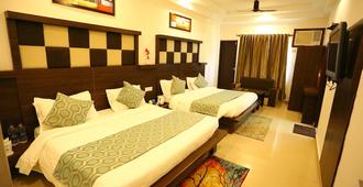 Hotel Maharaja Inn - Katra - Schlafzimmer