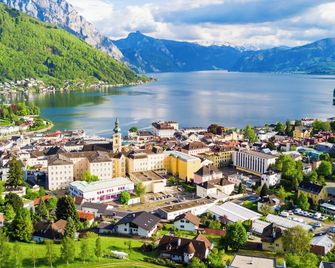 Boutiquehotel Zum Goldenen Hirschen - Gmunden - Vista del exterior