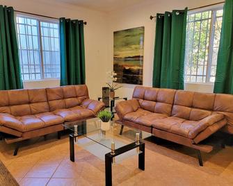 Beverlywood 2-bedroom suite - 5 minutes to Rodeo Drive - Los Angeles - Stue