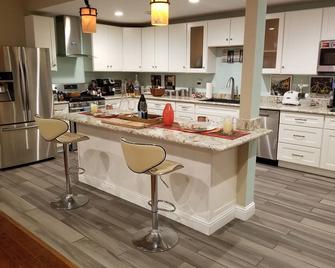 New 1,200sf Cons. Modern, Open Floor Plan, Comfort - Pleasant Hill - Kitchen