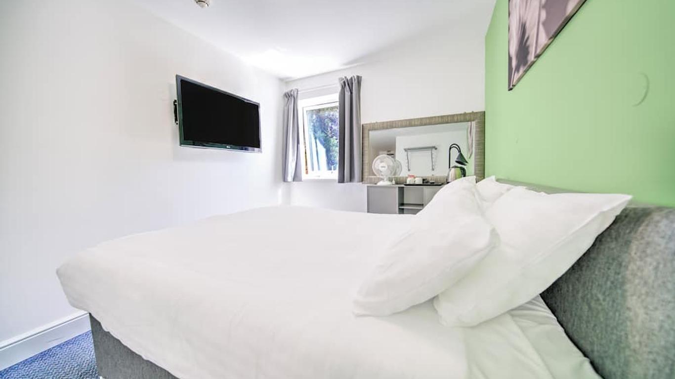 Go2 Gloucester Hotel By OYO