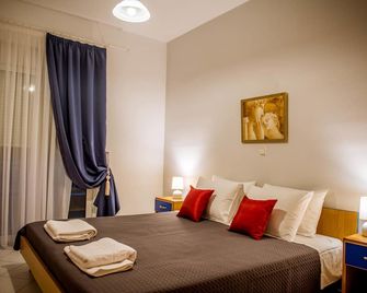 Pantheon Deluxe Apartments - Archangelos - Schlafzimmer