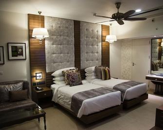 Acron Waterfront Resort - Baga - Schlafzimmer