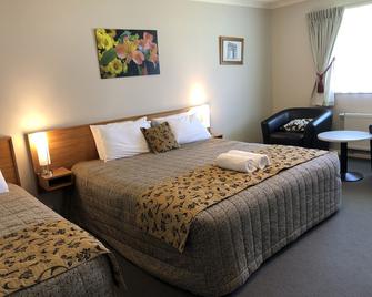 High Peaks Hotel - Fox Glacier - Bedroom