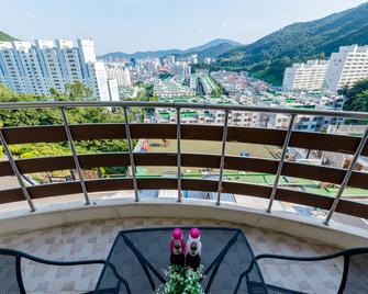 Home Fourest Resort Geoje - Geoje - Balcony