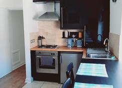 Cosy Modern Apartment In The Heart Of Llandudno - Llandudno - Kitchen
