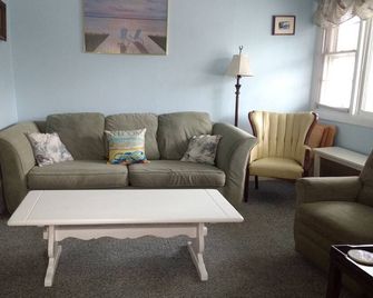 Bright Spacious Ocean Grove Summer Rental Near Beach - Ocean Grove - Obývací pokoj