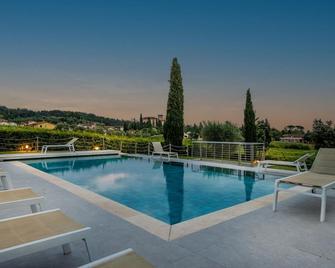 Anna Farmhouse Apartment in Wine Resort in Lucca - Mastiano - Piscina