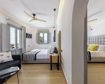 Kalisti Hotel & Suites - פירה - חדר שינה