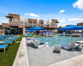 Cozy 2 BR king bed, lux pool DFW - Lewisville - Pool