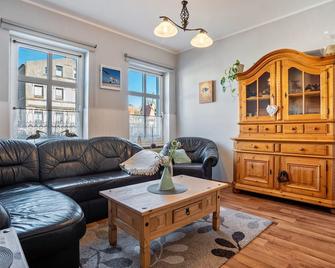 Ferienwohnung Blütenzauber - Sagard - Wohnzimmer