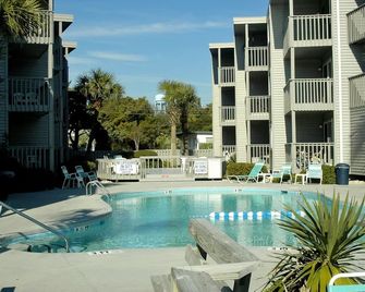 Ocean Front with Incredible Views - newly remodeled, pool, in-unit washer/dryer - North Myrtle Beach - Piscina