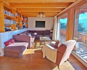 Chalet, wifi, view mountain, sauna, balcony, fireplace or stove, parking, tv, 150m², Thyon - Hérémence - Sala de estar