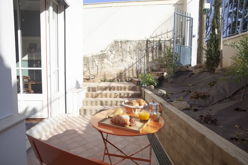 LyoNest chambre d'hôtes - ליון - מרפסת