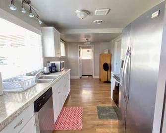 Comfortable House in Moses Lake - Moses Lake - Kitchen