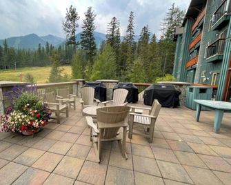 Ski In/Out | Cozy 1 Bedroom right at the Resort - Fernie - Balcony