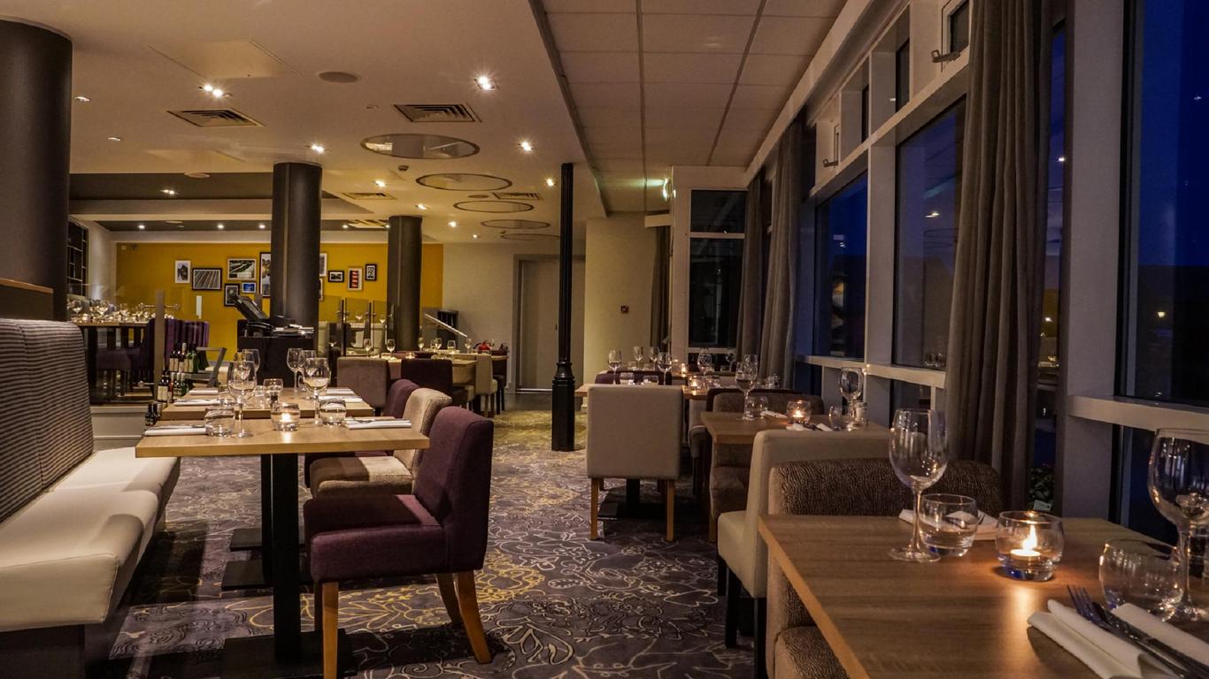 Holiday Inn Ellesmere Port - Cheshire Oaks By IHG