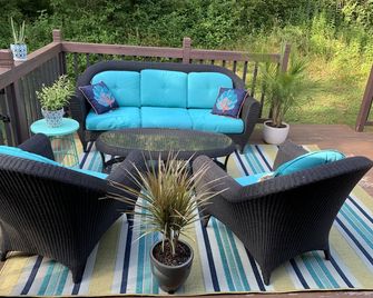 Must See Cozy Log Cabin With Amazing Mountain Views - Ellicottville - Patio