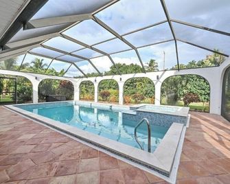 Luxurious Naples Home. Heated Pool. Mins to Beach. - Bonita Springs - Pool
