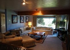 Comfy & Quiet Hobbit Hole Pet okay - Boulder - Living room