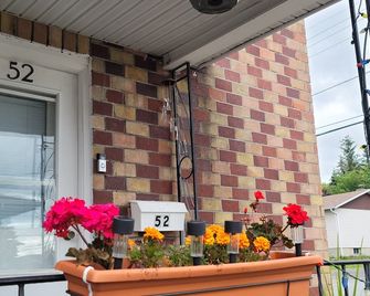 Downtown apartment next to highway netflix+wifi - Edmundston - Outdoors view
