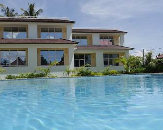 Green Turaco - Zanzíbar - Piscina