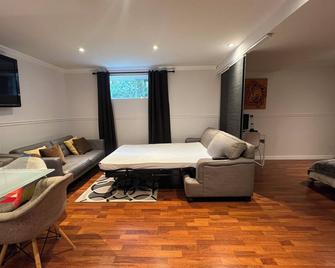 Style bachelor-sous-sol complet privé SDB, coin repas, Domaine Vert-Sud, Mirabel - Mirabel