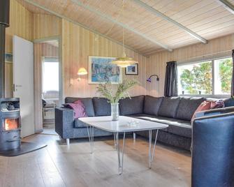Three-Bedroom Holiday Home In Hvide Sande - Hvide Sande - Living room