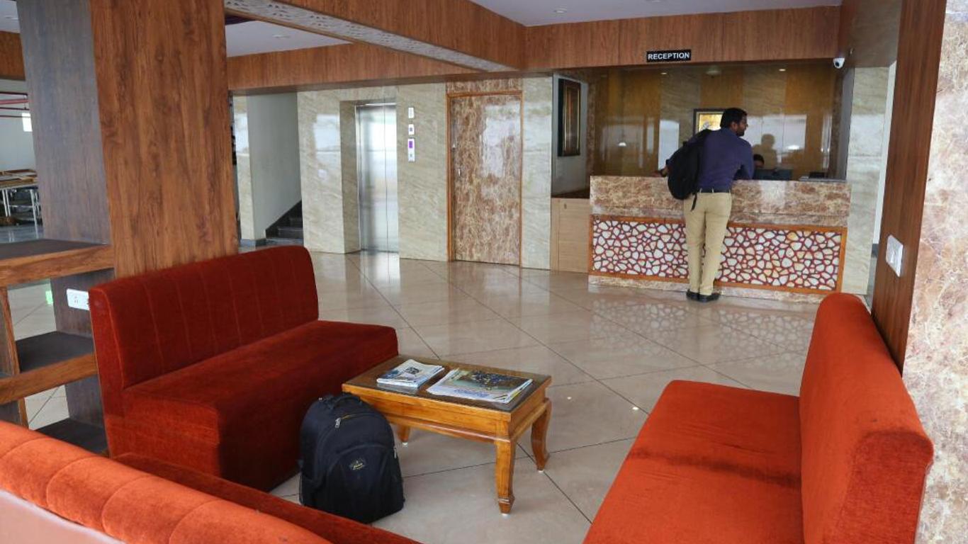 Hotel Skml Grand