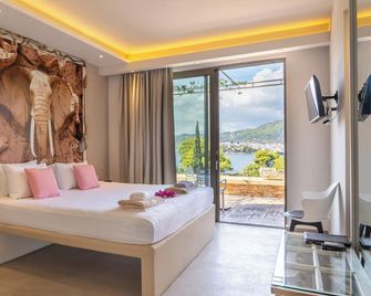 Core Luxury Suites - Skiathos