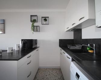 TRIDENT - T2 avec vue sur la marina et à deux pas de la plage - Canet-en-Roussillon - Cocina