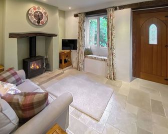 2 bedroom accommodation in Avening, near Tetbury - Tetbury - Living room