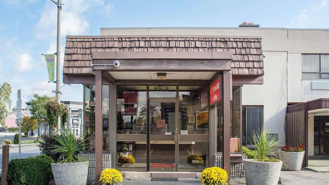 إيكونو لودج باي ذا فولز