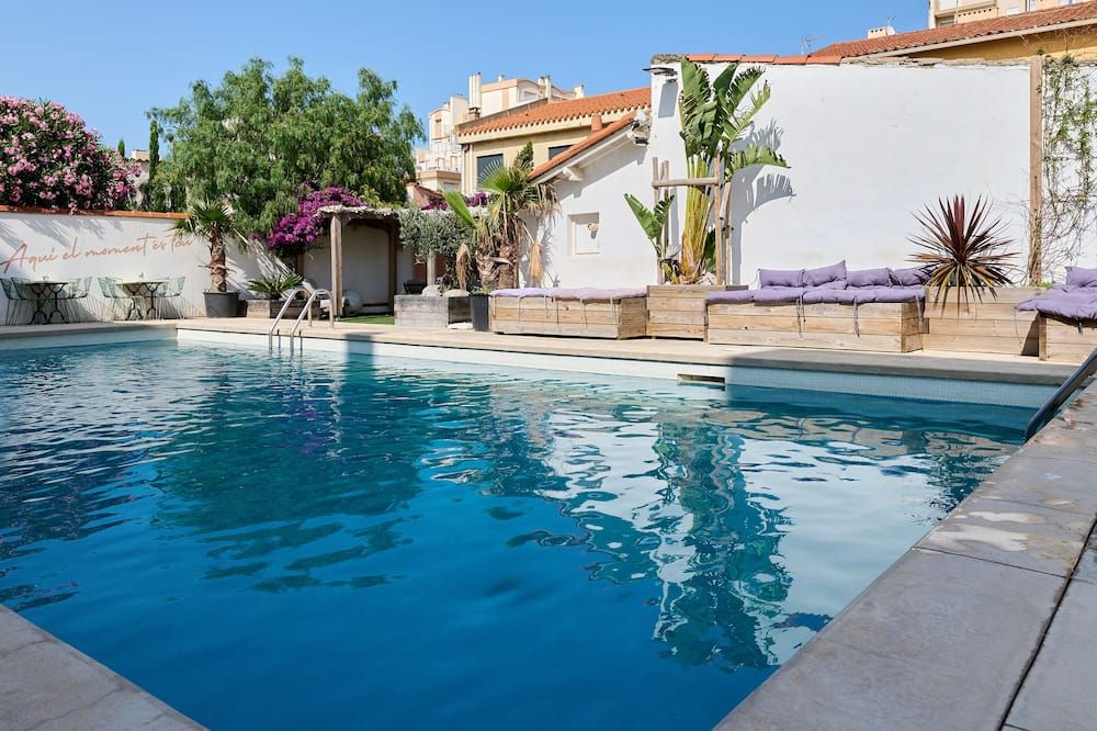 Hôtel Les Sables - Urban Style - by Logis Hotels - Canet-en-Roussillon - Piscina
