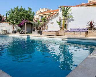 Hôtel Les Sables - Urban Style - by Logis Hotels - Canet-en-Roussillon - Pool