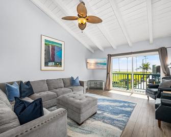 Oceanfront Condo in Newport Beach with Private Balcony and Perfect Location by the Pier - Newport Beach