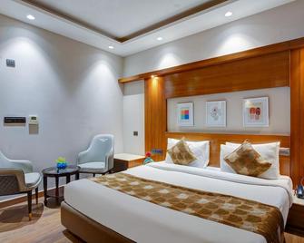 Hotel The Pearl - Free Airport Pickup - Traveler's Choice Award Winner for 2025 - New Delhi - Bedroom