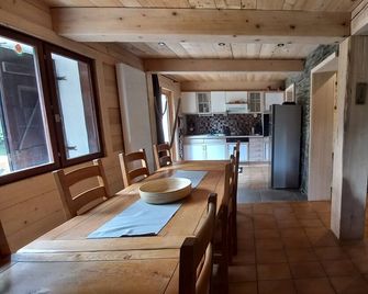Individual chalet close to the Haute Joux Nordic area - Lons-le-Saunier - Essbereich