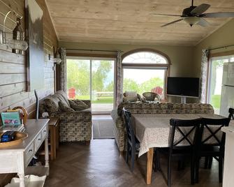 Lake House Cottage on the lake - St. Catharines - Dining room