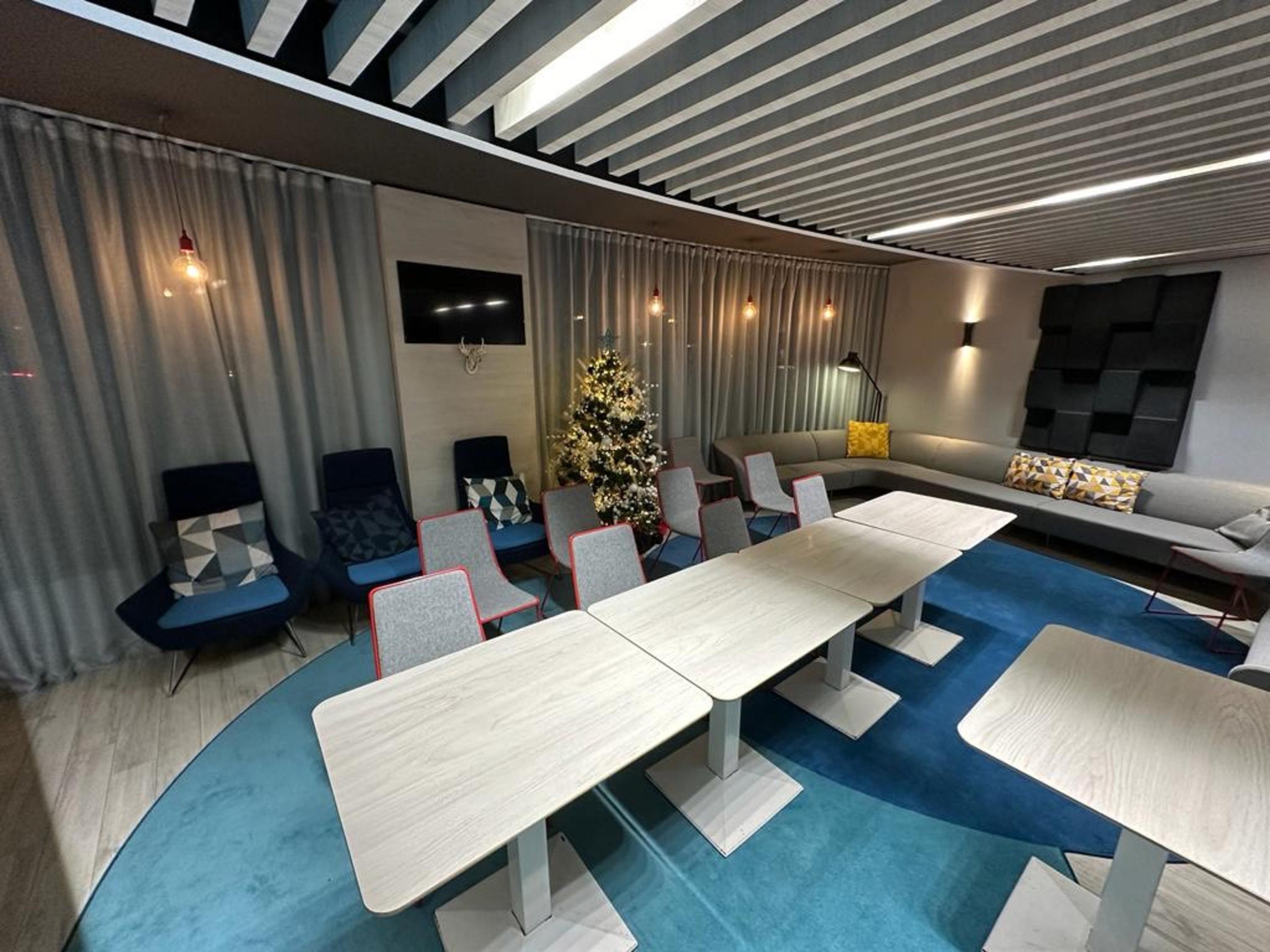 Holiday Inn Express Paris - Velizy By IHG thumbnail 3