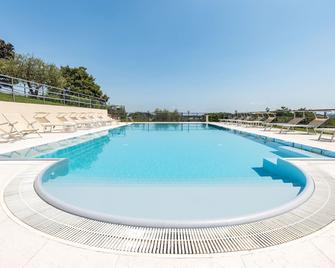Il Casale Lonato - by Host4U - Lonato del Garda - Piscina